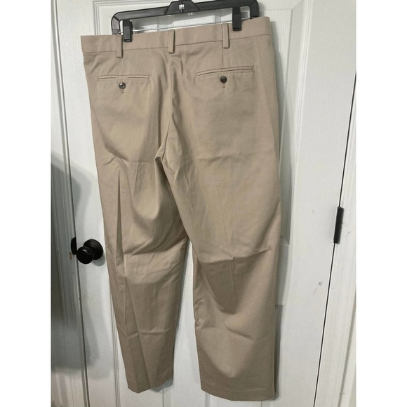 EDDIE BAUER WRINKLE RESISTANT  RELAXED FIT MEN'S LONG PANTS  SIZE 36X30 - Picture 3 of 10